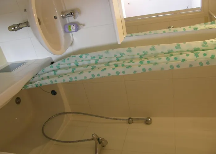 Jakova Dudana 10 * Makarska