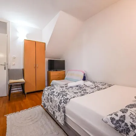 Apartment Jakova Dudana 10 Makarska