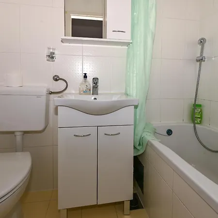 Jakova Dudana 10 * Makarska