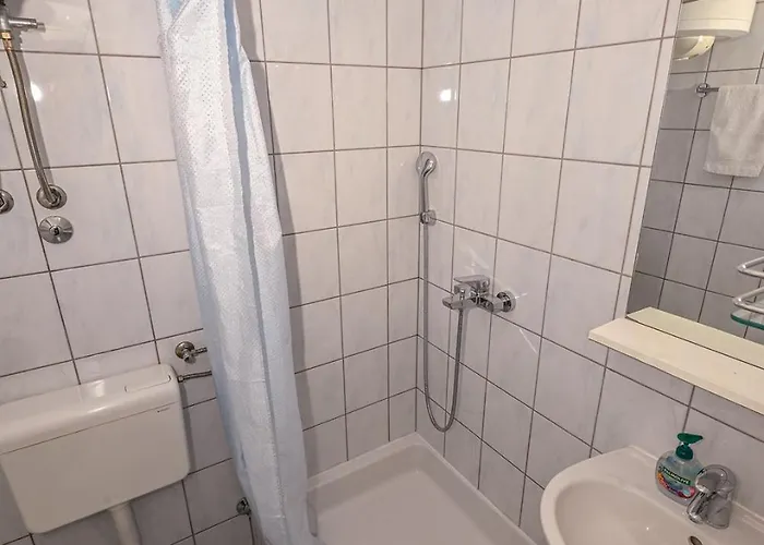 Jakova Dudana 10 * Makarska