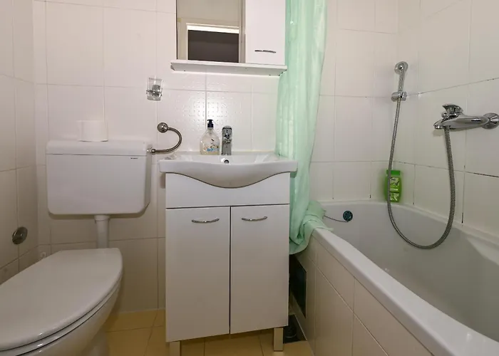 Jakova Dudana 10 * Makarska