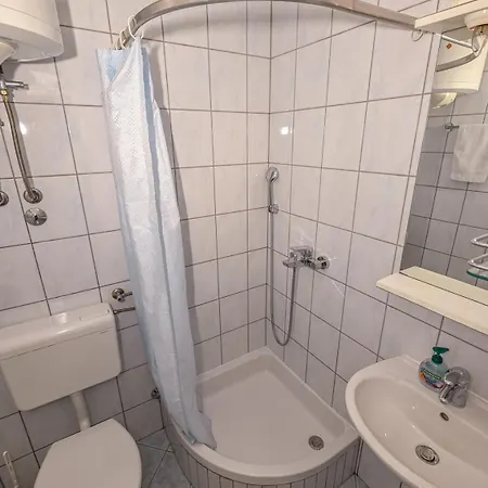 Jakova Dudana 10 * Makarska